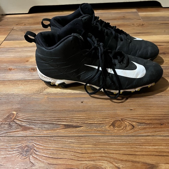Nike Black Football Cleats - Picture 1 of 5